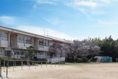 河内長野市立天野小学校 徒歩27分。 2160m