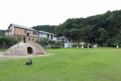 三石台中央公園 徒歩11分。 820m