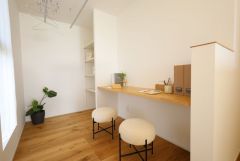 室内干しが出来るスペース。カウンター付きなのでアイロン掛けもできる