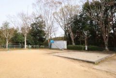 清見台第４公園 徒歩3分。お散歩コースの１つへ 220m