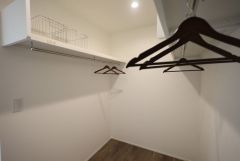 ・主寝室と隣接ウォークスルークローゼット・３帖
