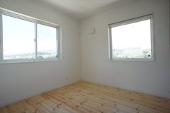 標準、YKK樹脂サッシ