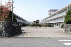 かつらぎ町立笠田中学校 徒歩6分。 470m