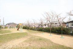 清見台公園 徒歩5分。 390m