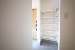 ・玄関土間収納・L型棚板あり・しまう物に合わせて高さ変更可能